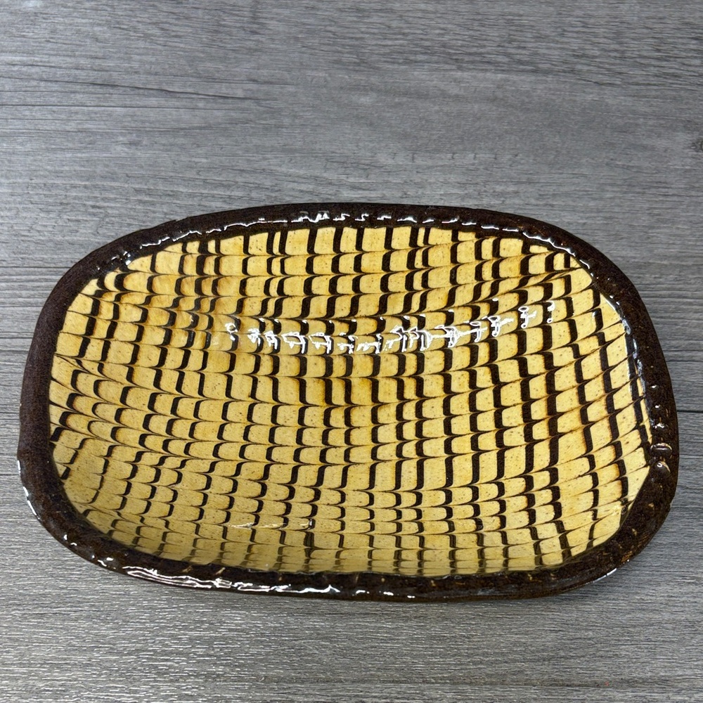 Vintage Williamsburg Restoration Brown and Gold Comb-Decorated Slipware dish